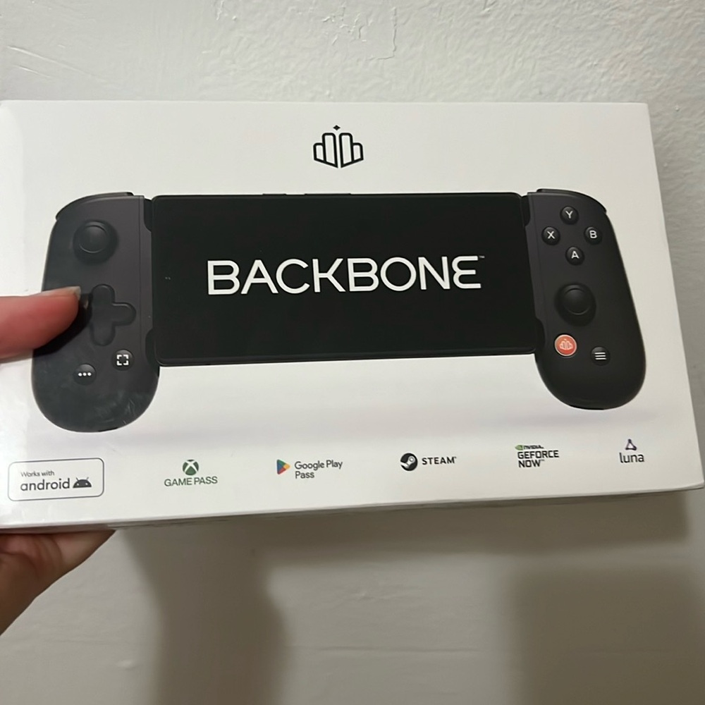 BACKBONE IPHONE/Android  15 and 15 plus . With the new charger!